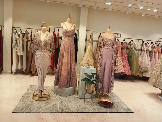 Pernia’s Pop-Up Studio
